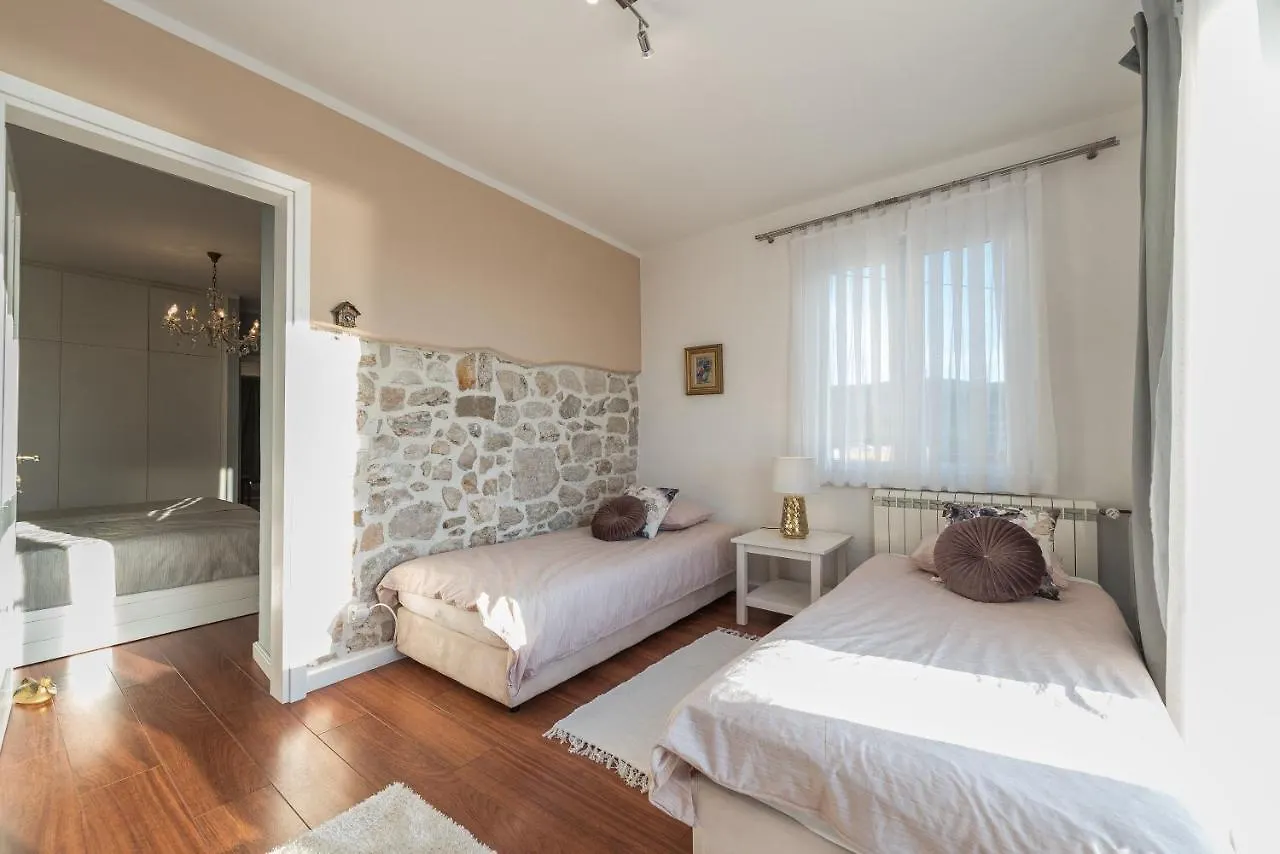 Villa Rosa Pasman