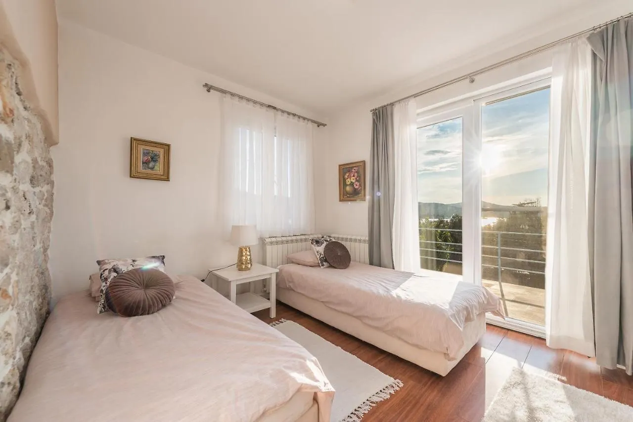 Villa Rosa Pasman